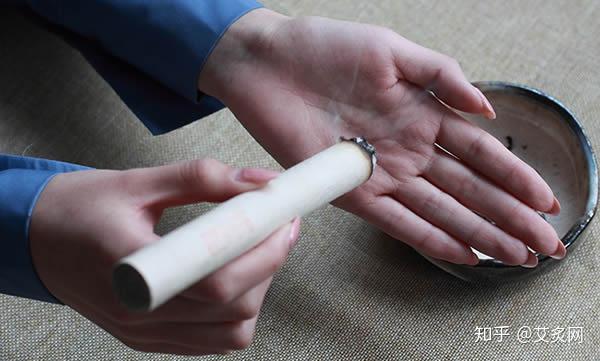 什么时候不能艾灸肚子 v2-62e190d743b3988d1b56a3240c531174_r.jpg