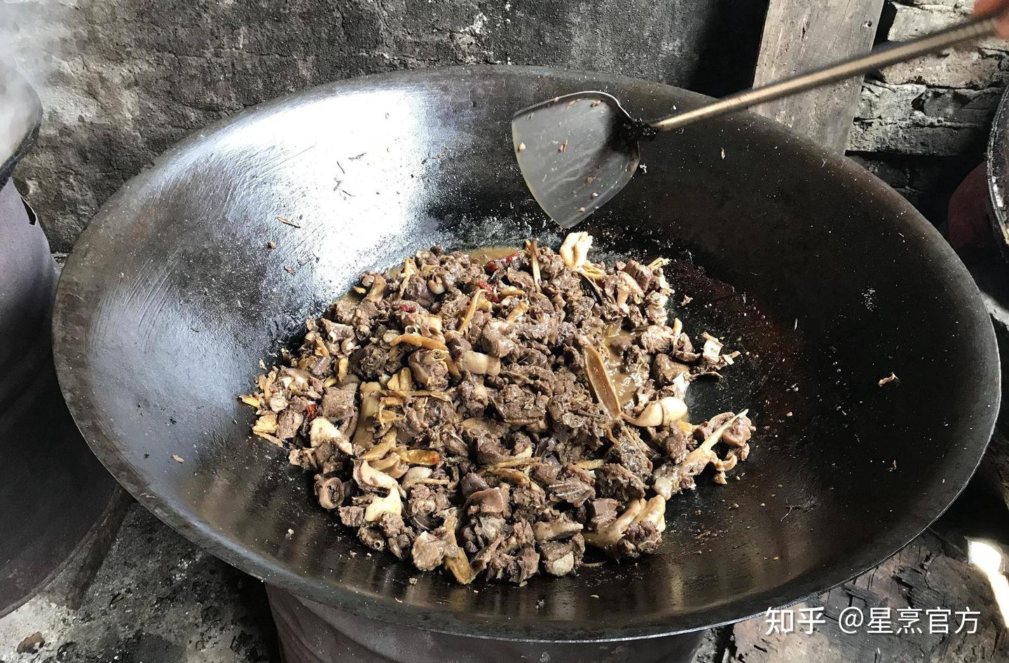 小时候农村大黑锅的记忆 - 知乎