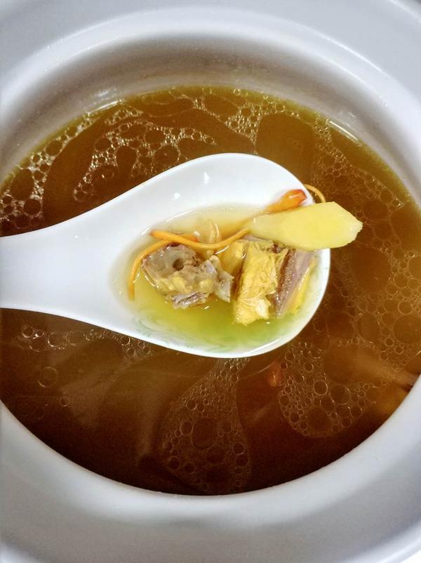 天苍苍 野茫茫 一锅人参土鸡汤