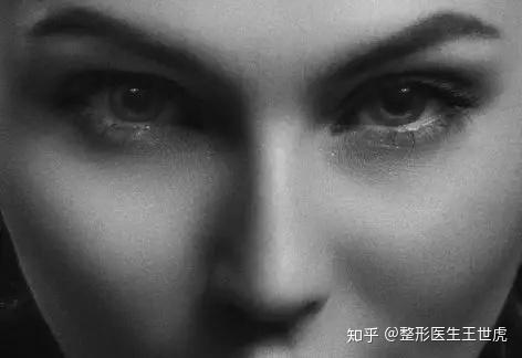 塌鼻梁的男生一定丑吗 v2-62fda94956a4e67967fec6a56d3834c8_r.jpg