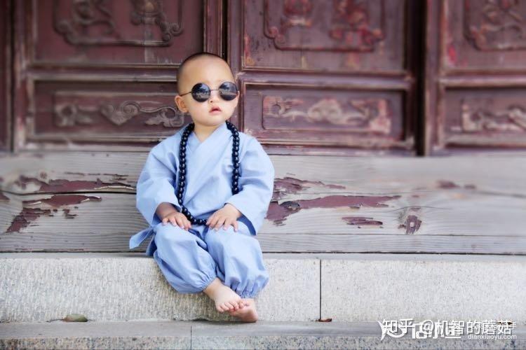 淘宝上有个店铺设计小朋友穿的小和尚服,小道士服,一下就火了,所以