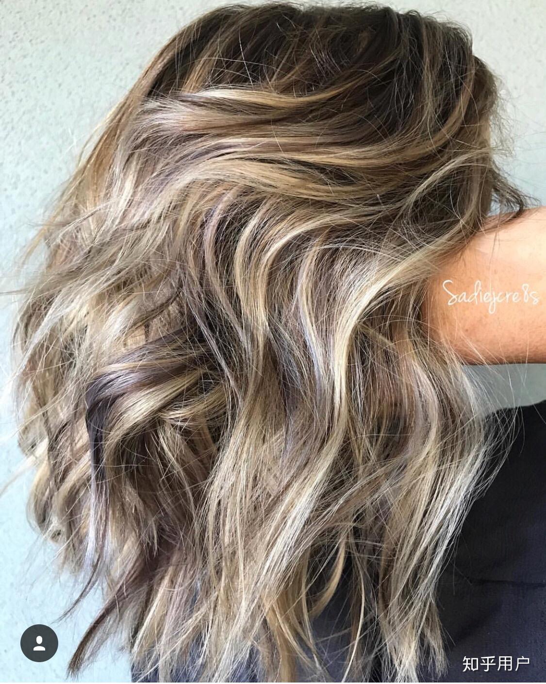 欧美男生头发这种脏脏的金色是怎么染出来的?