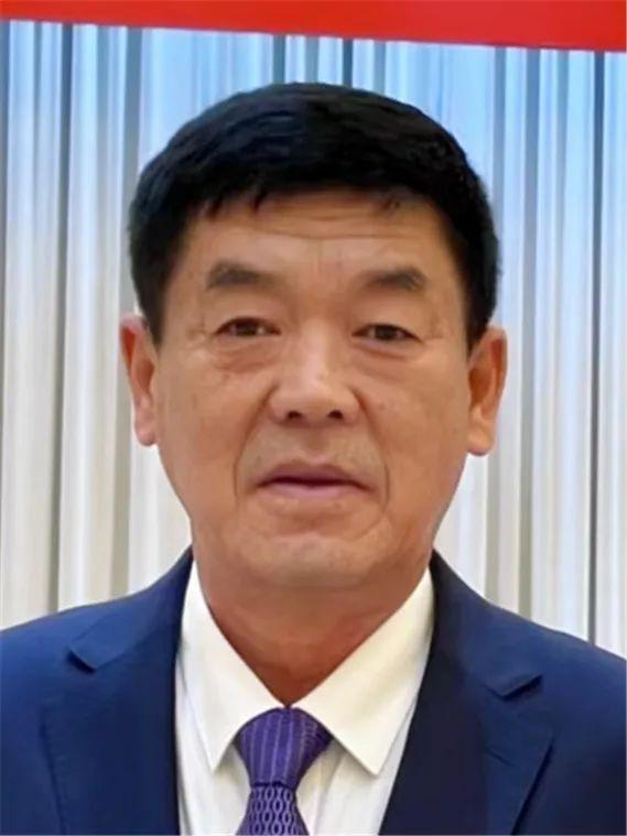 代表,黑龙江省尚志市鱼池乡新兴村党支部书记金东浩"随着科技的发展