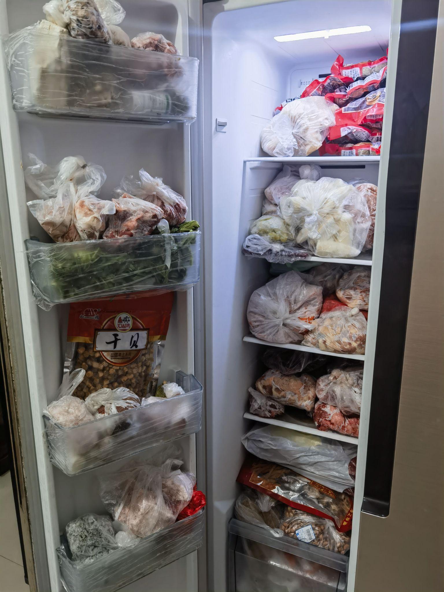 选了一批产品对比,最后还是决定买容声的冰箱,因为目前家里的对开门