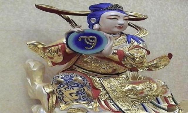 来历不凡的女神,却低调神秘的常让人混淆认错,嫦娥仙子随其后