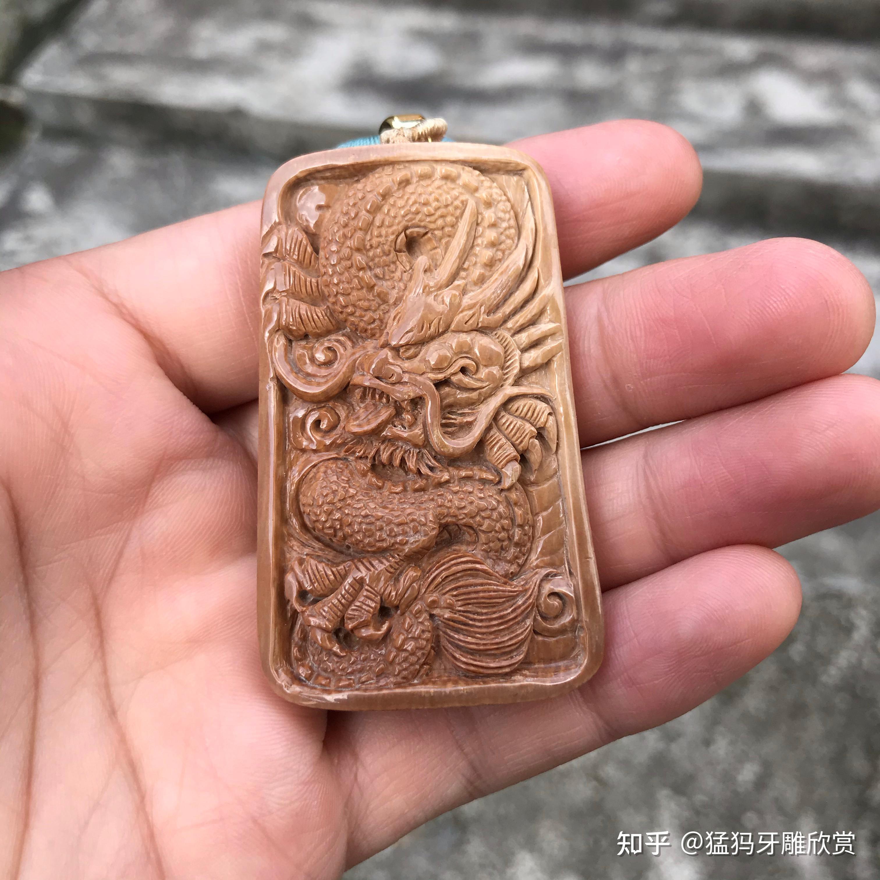 这是猛犸象牙咖啡材料,纯手工雕刻的龙牌子.