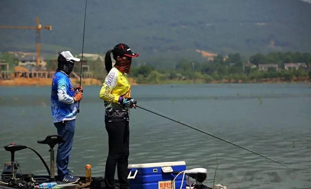 江西男子爆钓翘嘴引众怒网友都是鱼苗嘚瑟啥