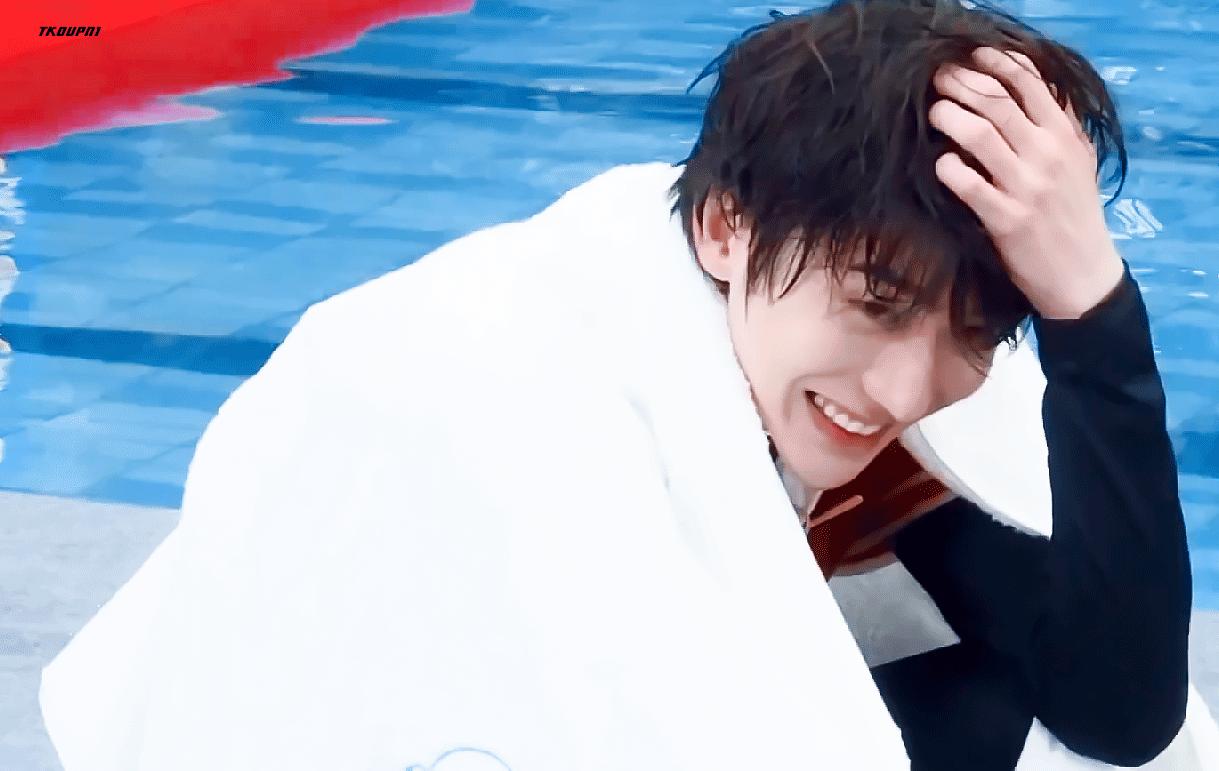 想要蔡徐坤在跑男小丑那一集的笑的动图真的超级可爱谢谢