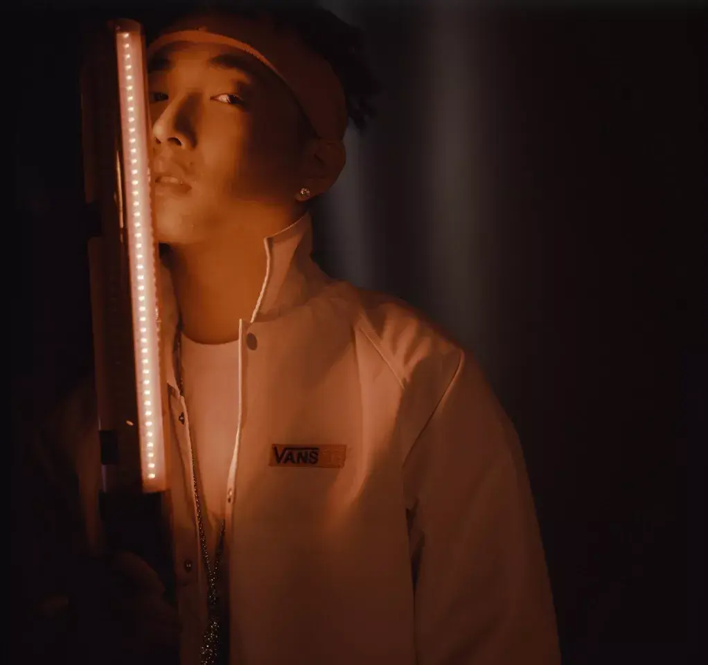 现在,25岁的王奕正要带着他的新歌,新专辑,从上海