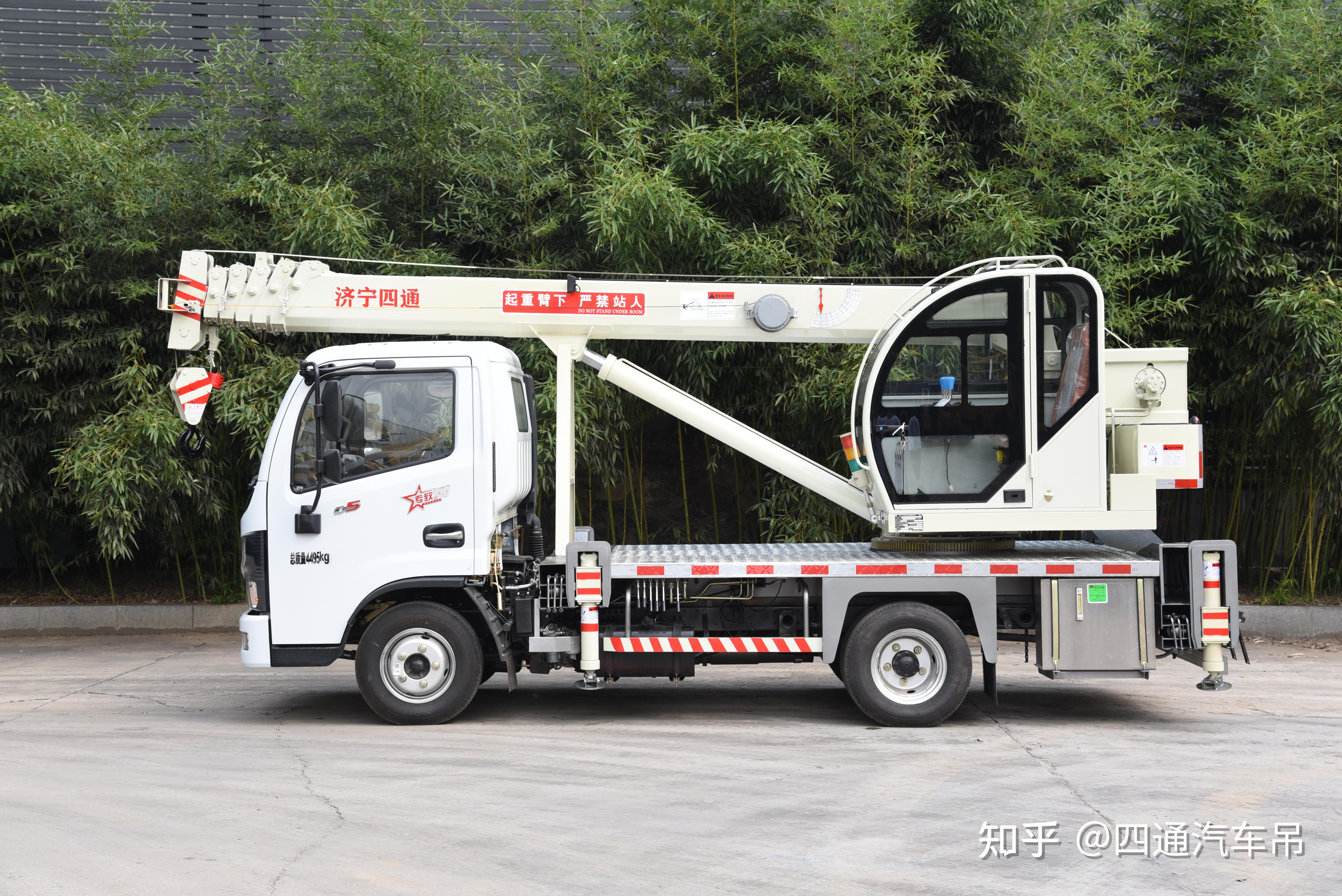 5吨蓝牌小吊车c证汽车吊东风多利卡底盘5吨蓝牌吊车配置