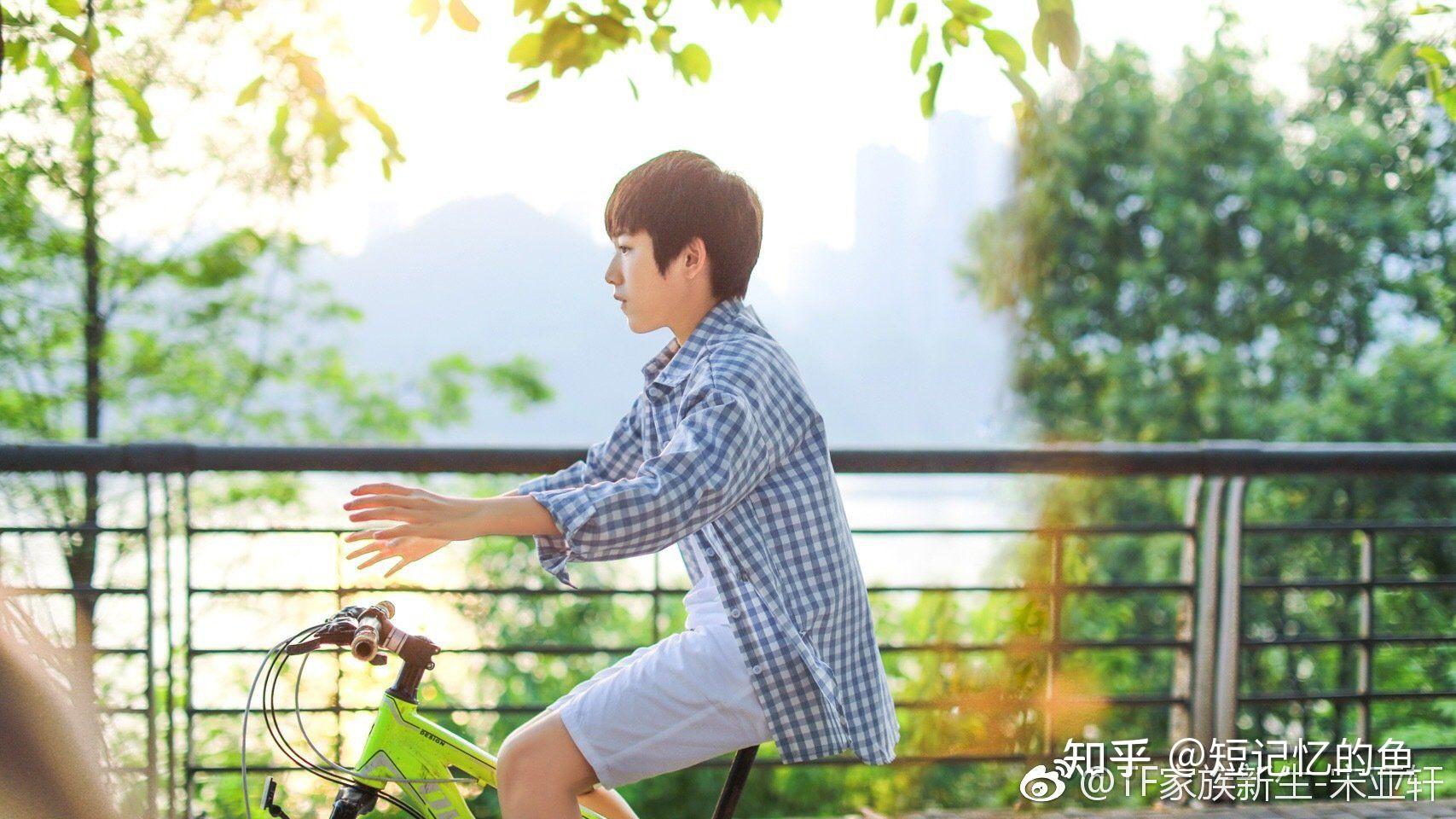 可以给我些宋亚轩壁纸的图吗,留白稍微多一点的?