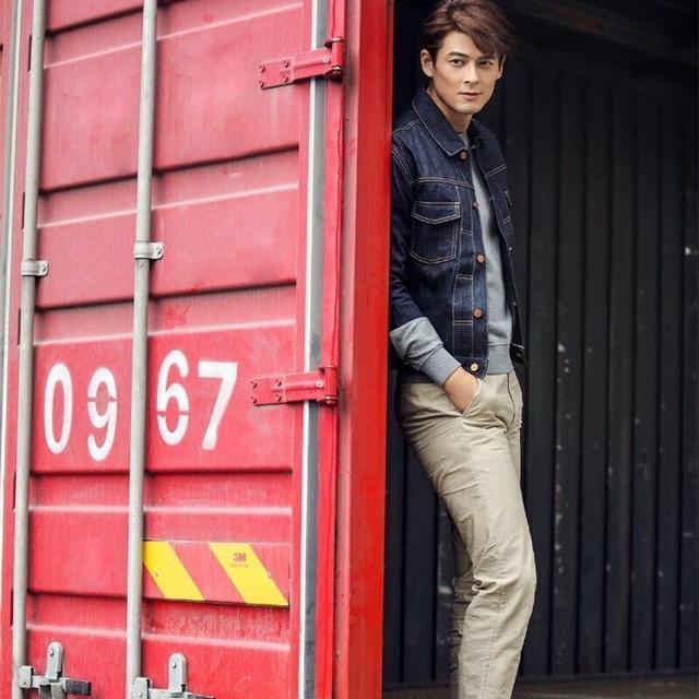 偶像剧始祖郭品超穿西装出席时装周网友跟斗鱼时一模一样