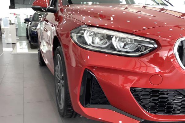 到店实拍2021款宝马1系红色涂装很前卫2038万起很便宜