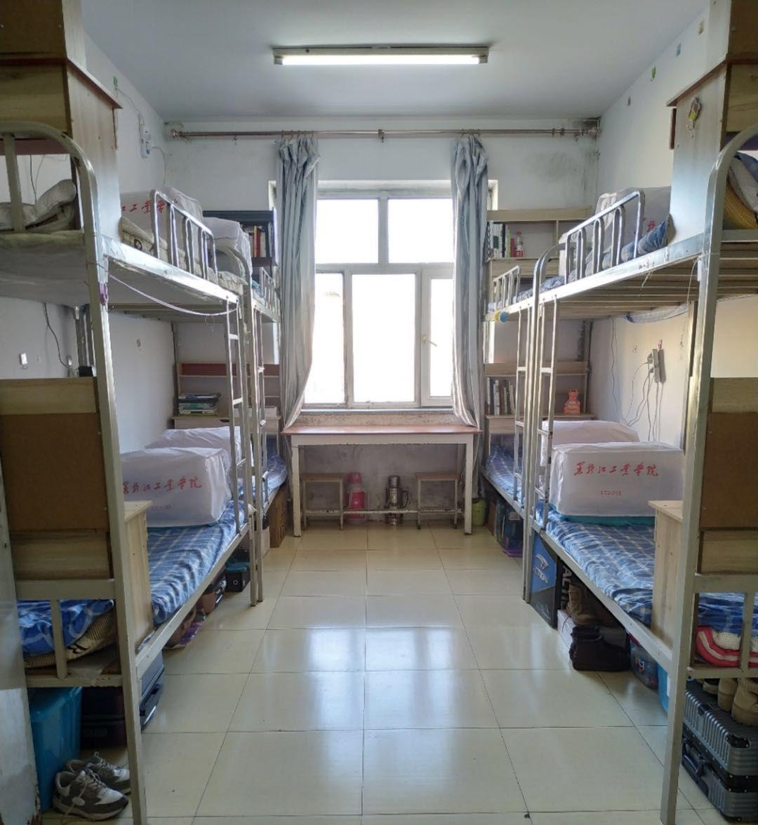 黑龙江工业学院寝室图片