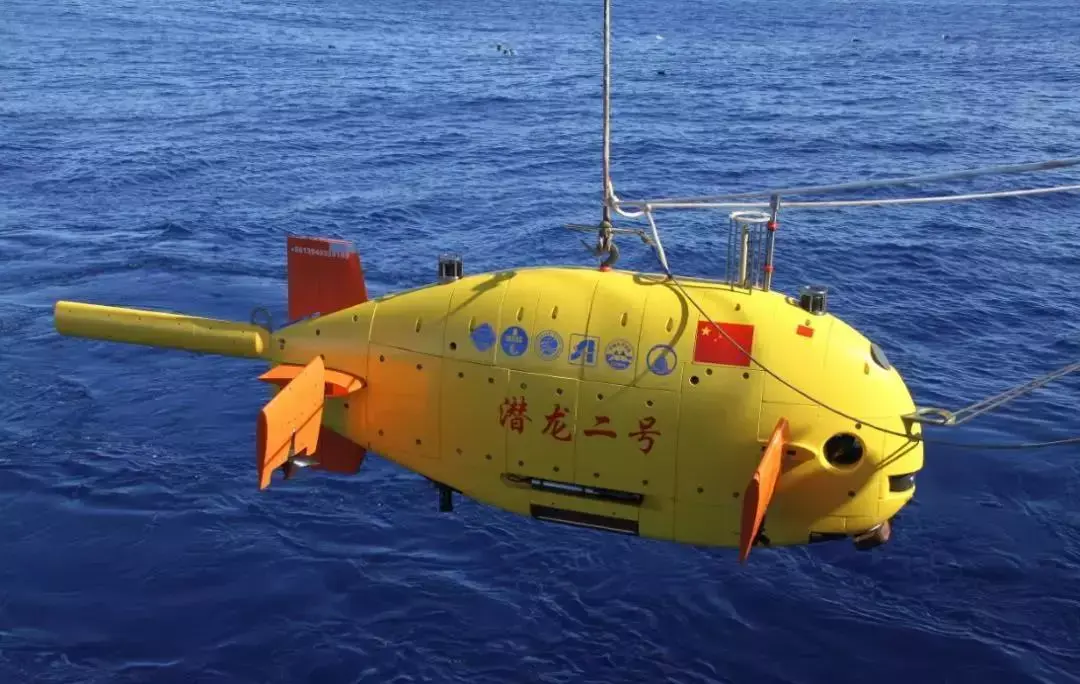 "潜龙二号"auv与"潜龙一号"相比"潜龙二号"采用全新非回转体立扁鱼形