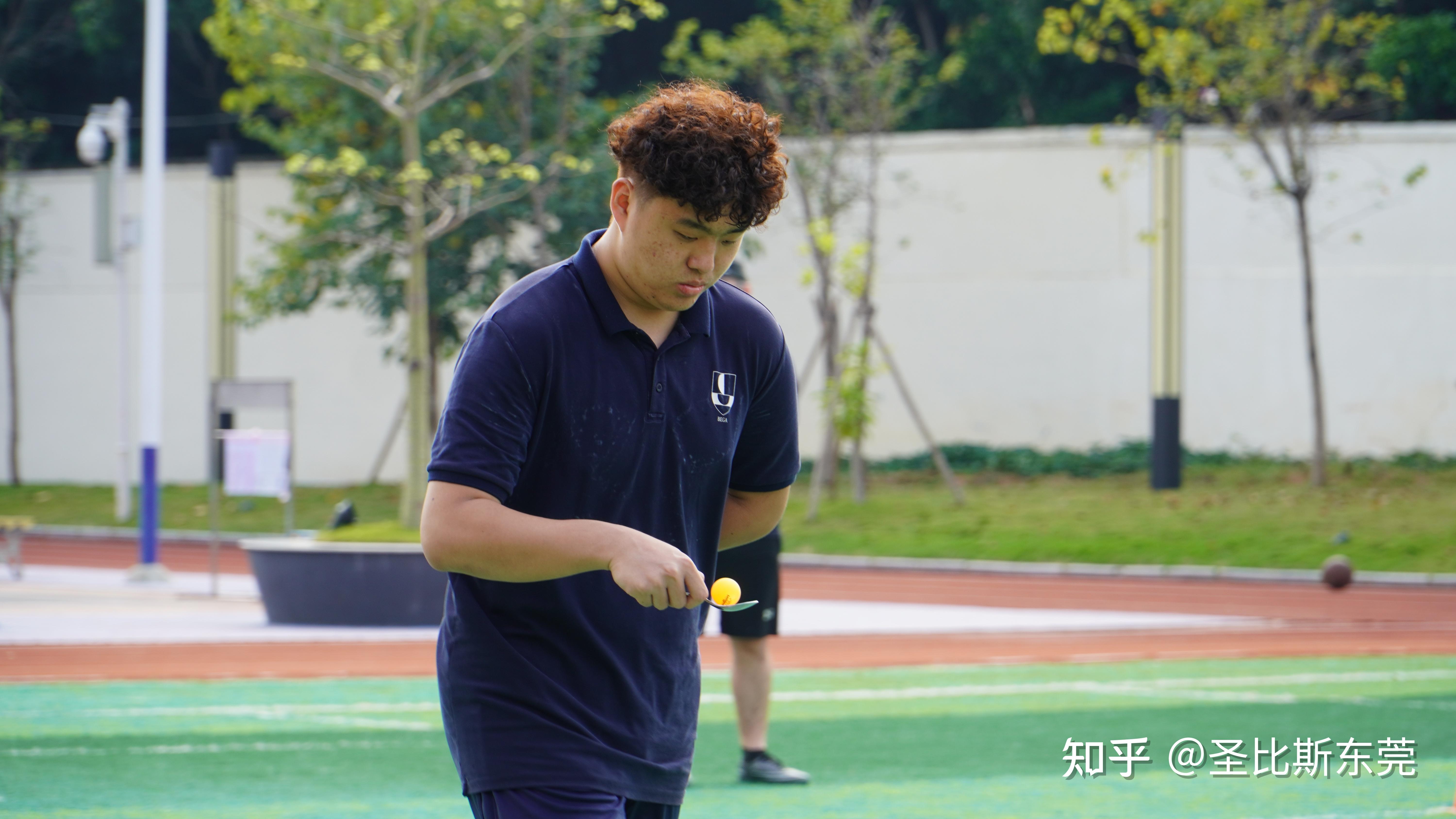 蛋勺赛跑 egg spoon race