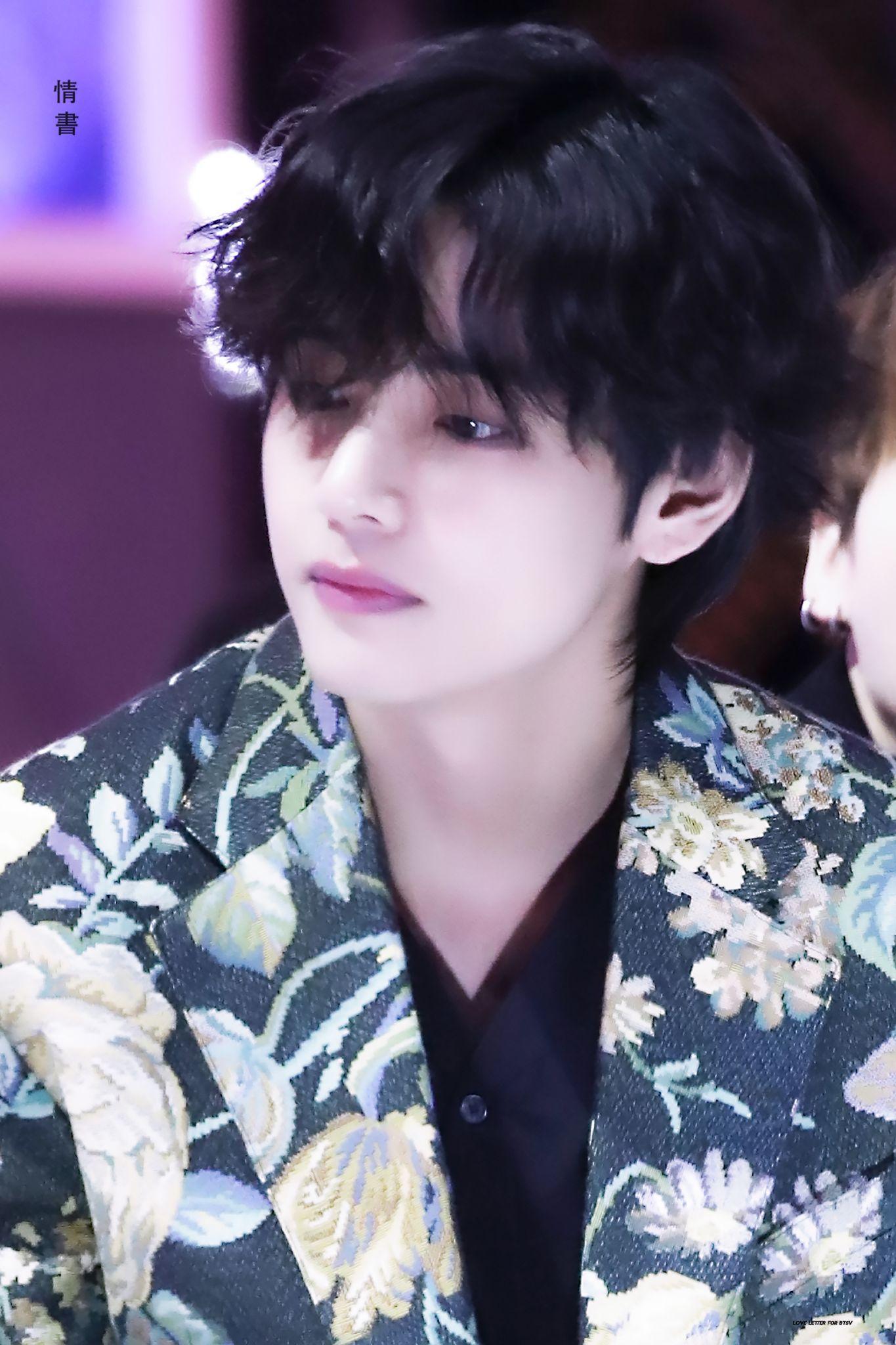 如何评价金泰亨2020年格莱美的造型? - 知乎