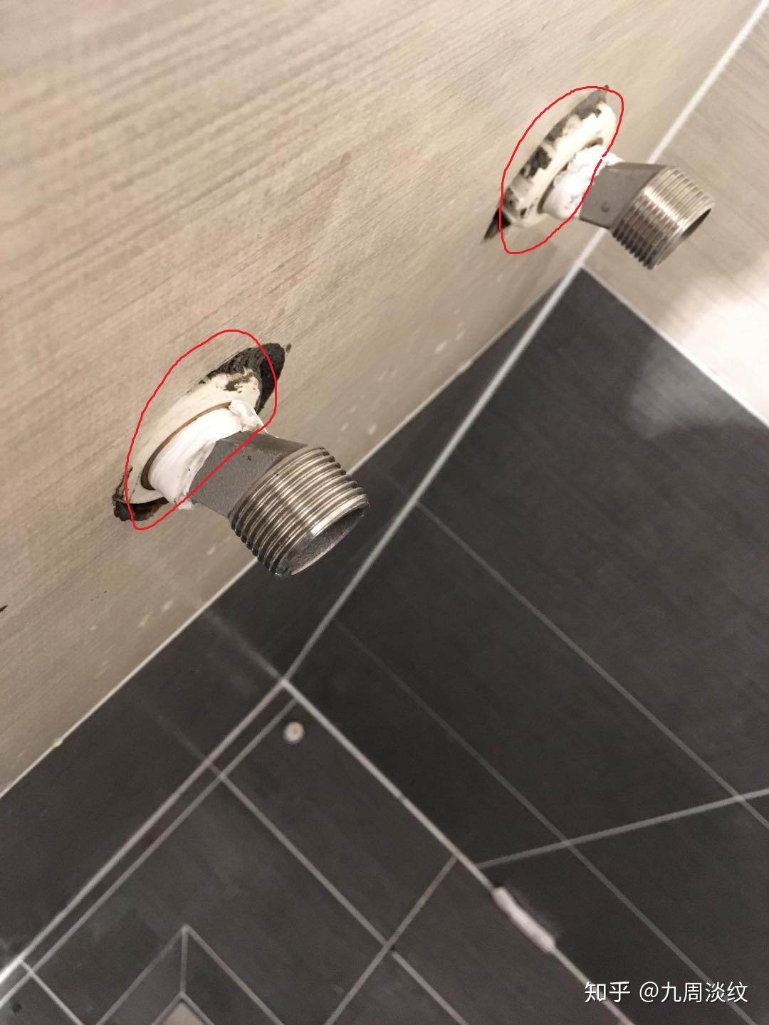 淋浴房花洒的冷水,热水进水口,要特别提醒师傅注意,把两个进水口