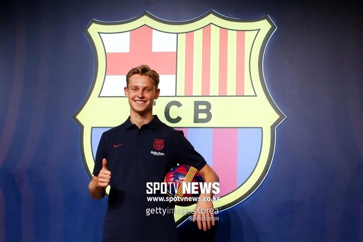 德容拒绝曼联高达6300万英镑的转会费! - 知乎