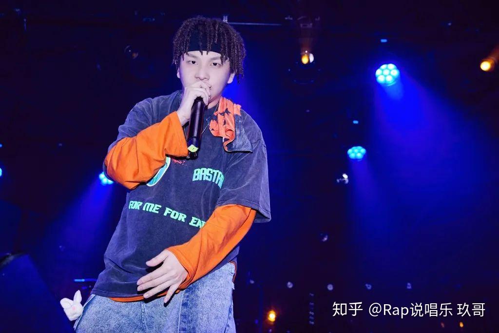 至于小精灵相信大家都很熟悉了,包子也早就期待写到他了.