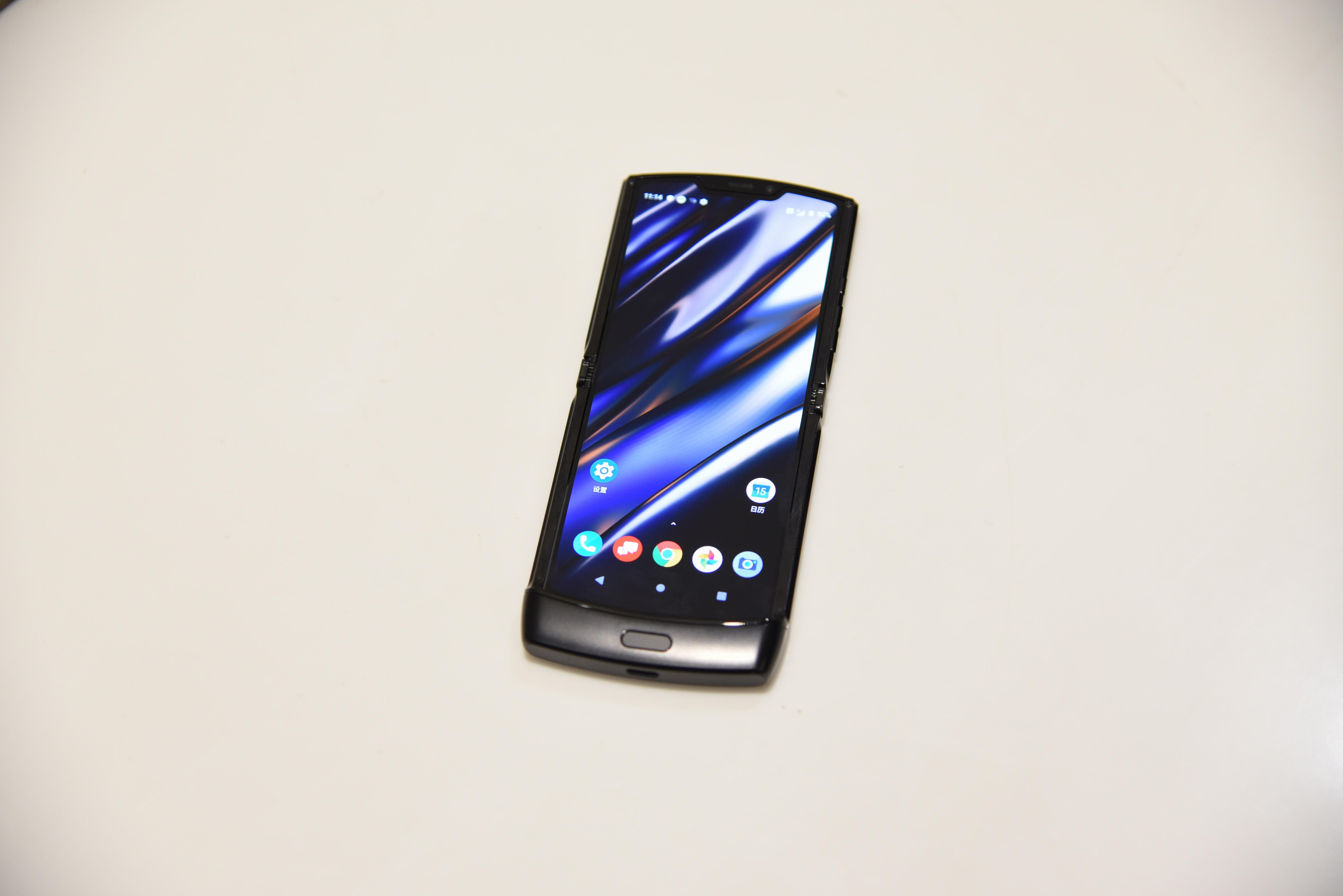 如何评价摩托罗拉razr折叠屏手机