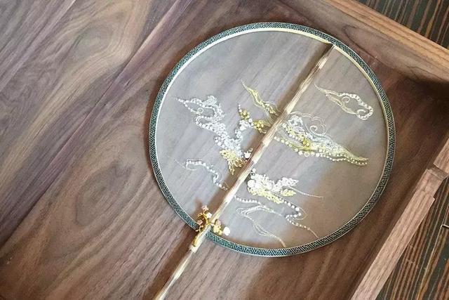 她用一把轻罗小扇惊艳了四海八荒连马云都动了心