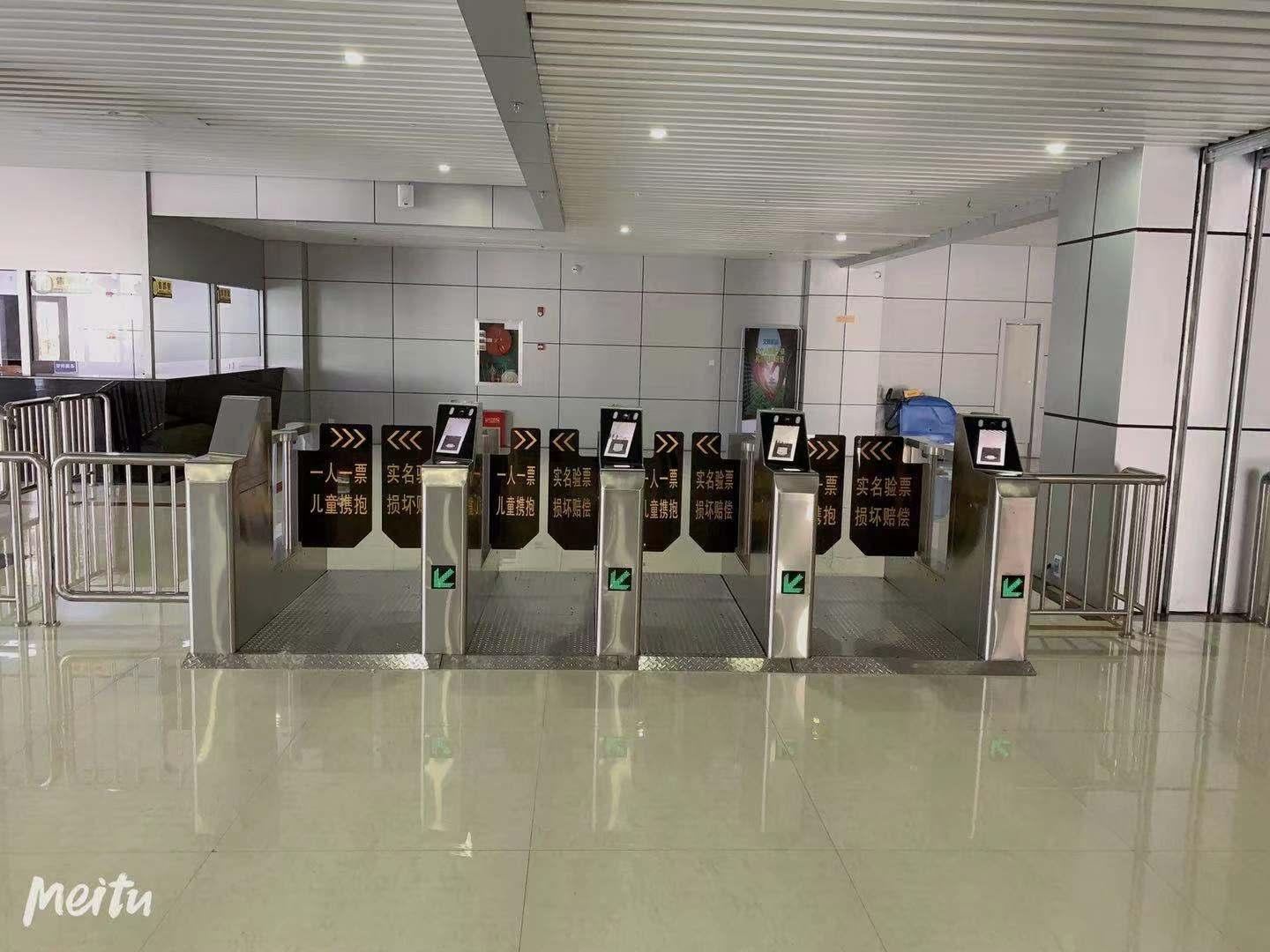 另外汽车客运站也大量广泛使用实名制自助核验闸机,城轨地铁afc实训系