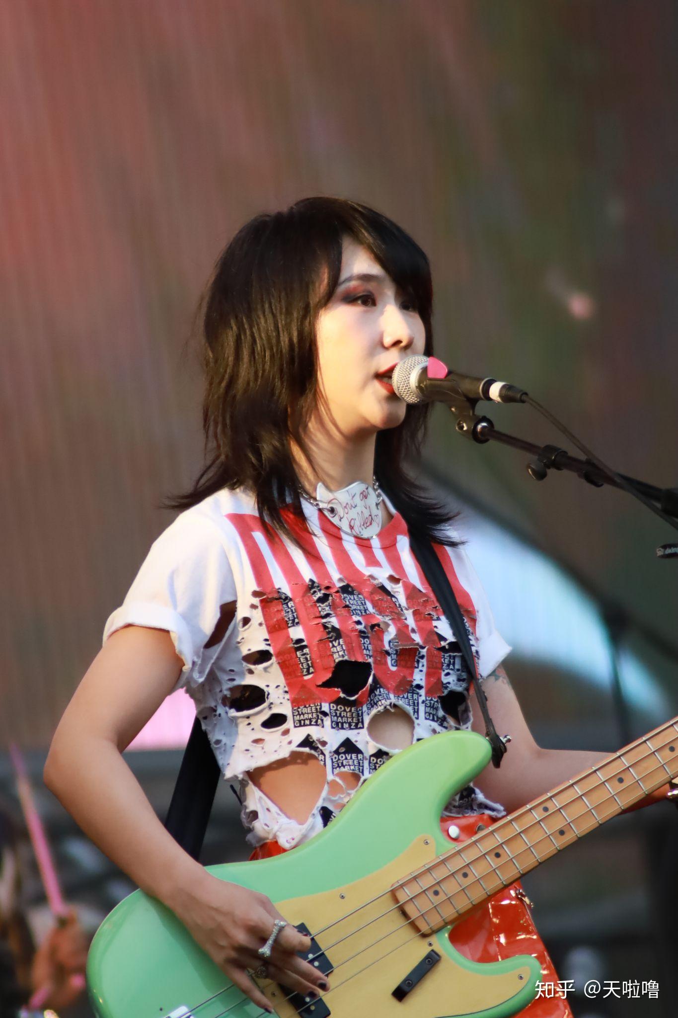 如何评价新裤子乐队贝斯手赵梦