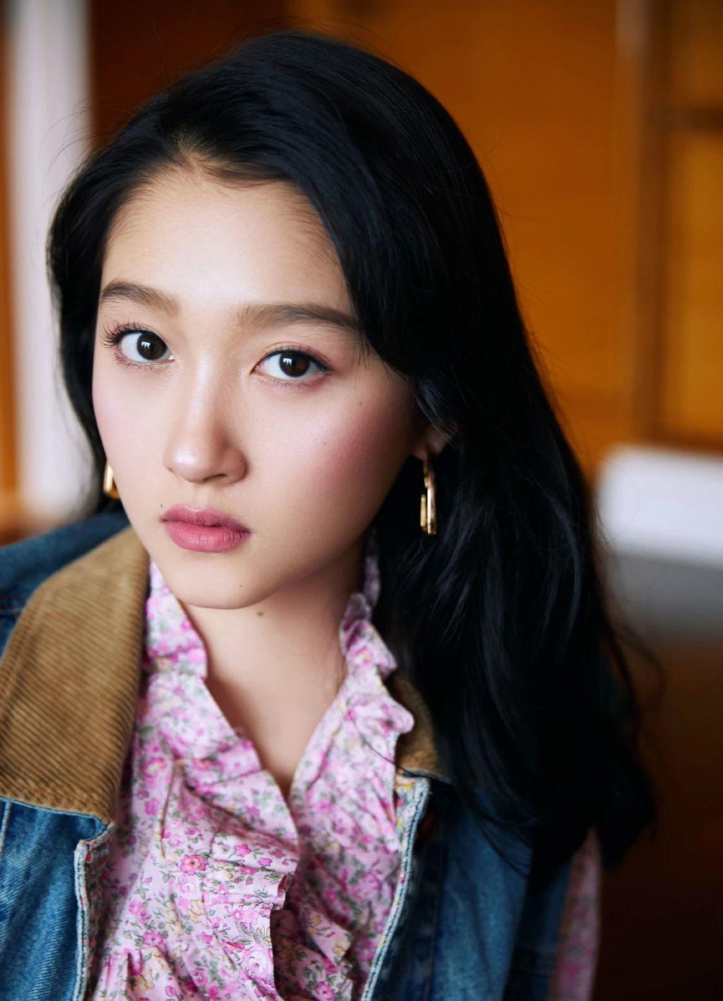 关晓彤壁纸第40期可爱吃货林晓曦盛世美颜爱丽丝