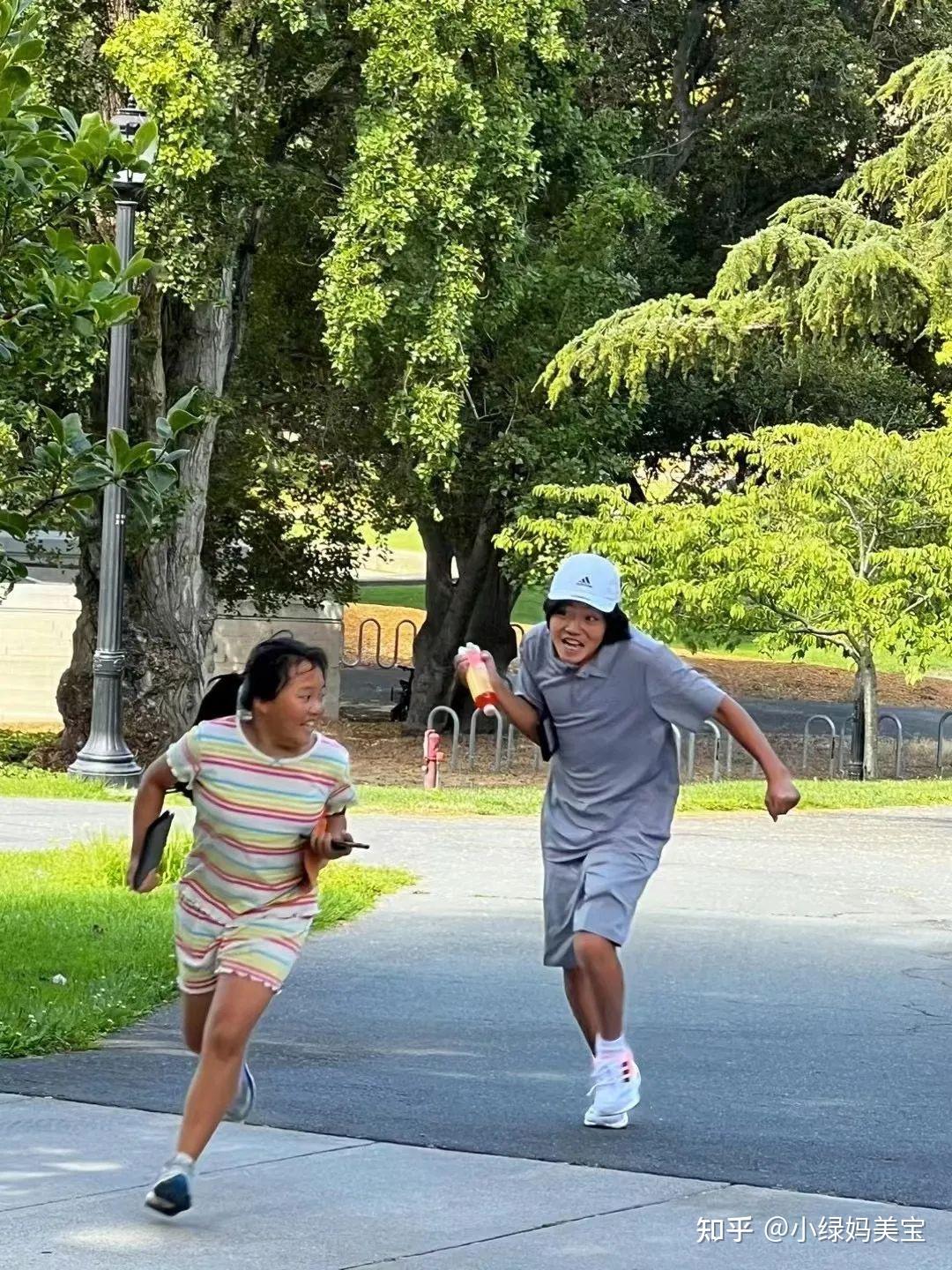 两个美宝的家庭,如何根据年龄差距,规划回美上学时间?