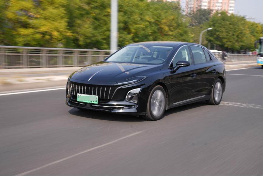 经济实惠的15万级电动车红旗eqm5网约车首选