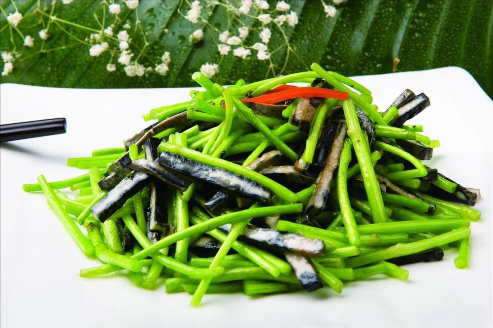 <p>南京本地特色:芦蒿炒香干——</p><p>不!