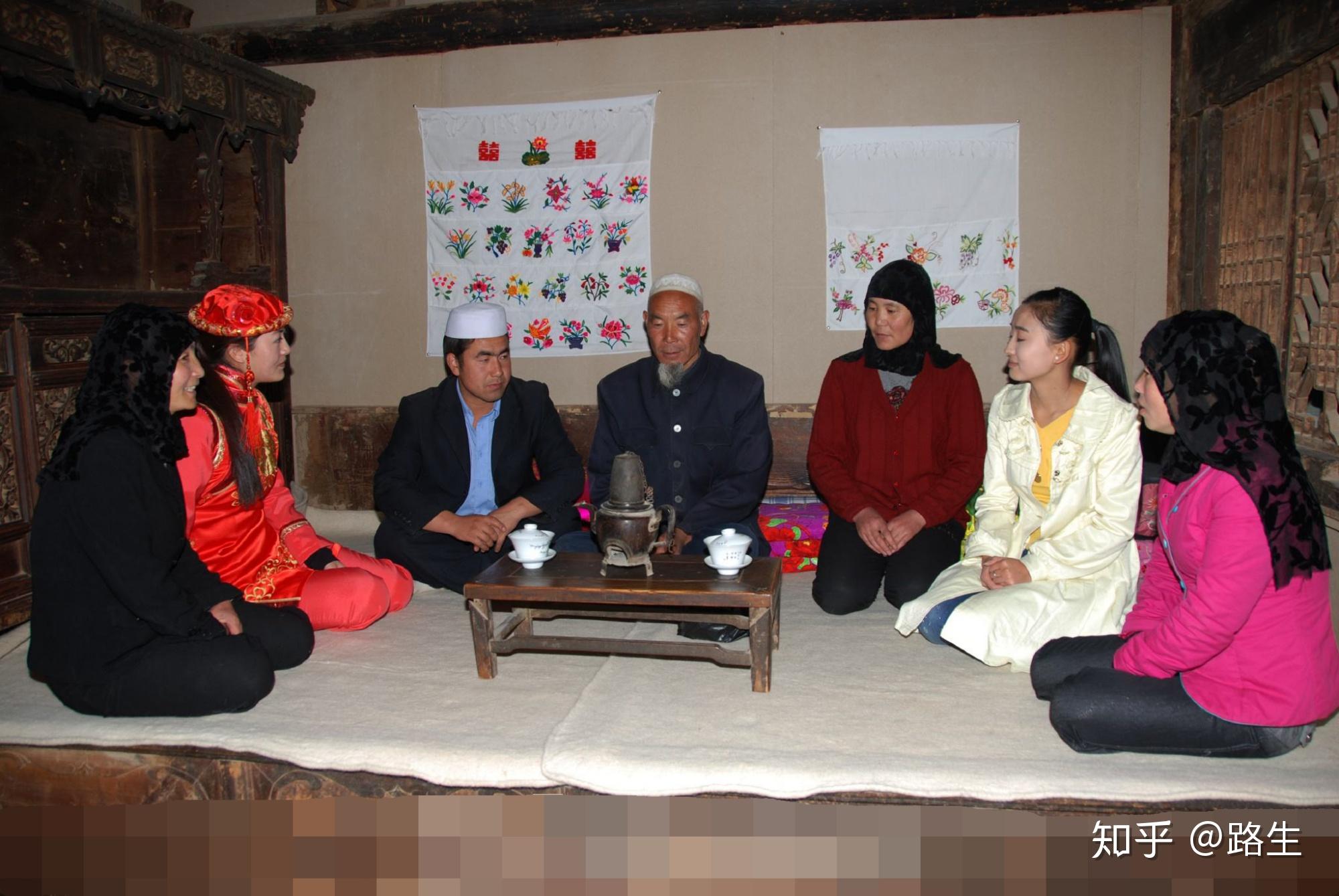 主要聚居在青海互助土族自治县.人口数人近29万.操阿尔泰语系蒙古语.