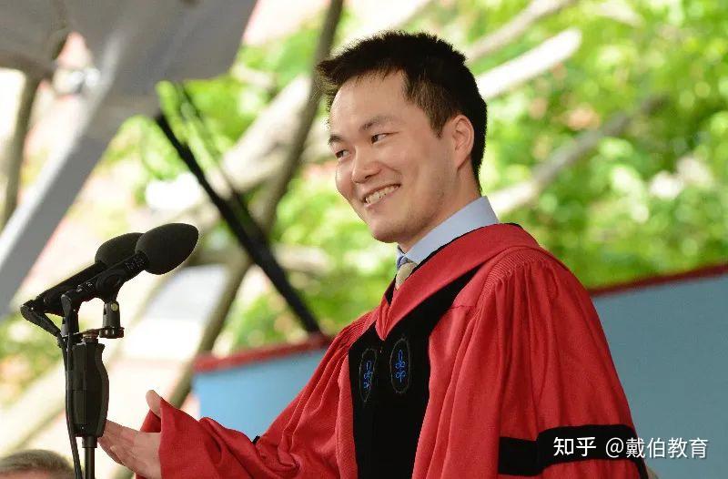 目前,何江已经在"更注重实用性"的麻省理工大学进行博士后研究,主攻