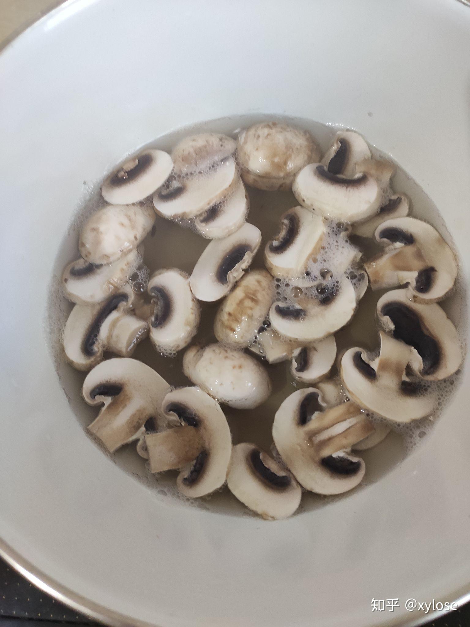 蘑菇炒青菜怎么做_蘑菇炒青菜的做法_豆果美食