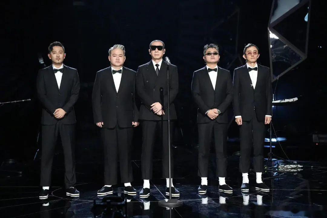 撕开遮羞布,那英和《歌手2024》都赢麻了