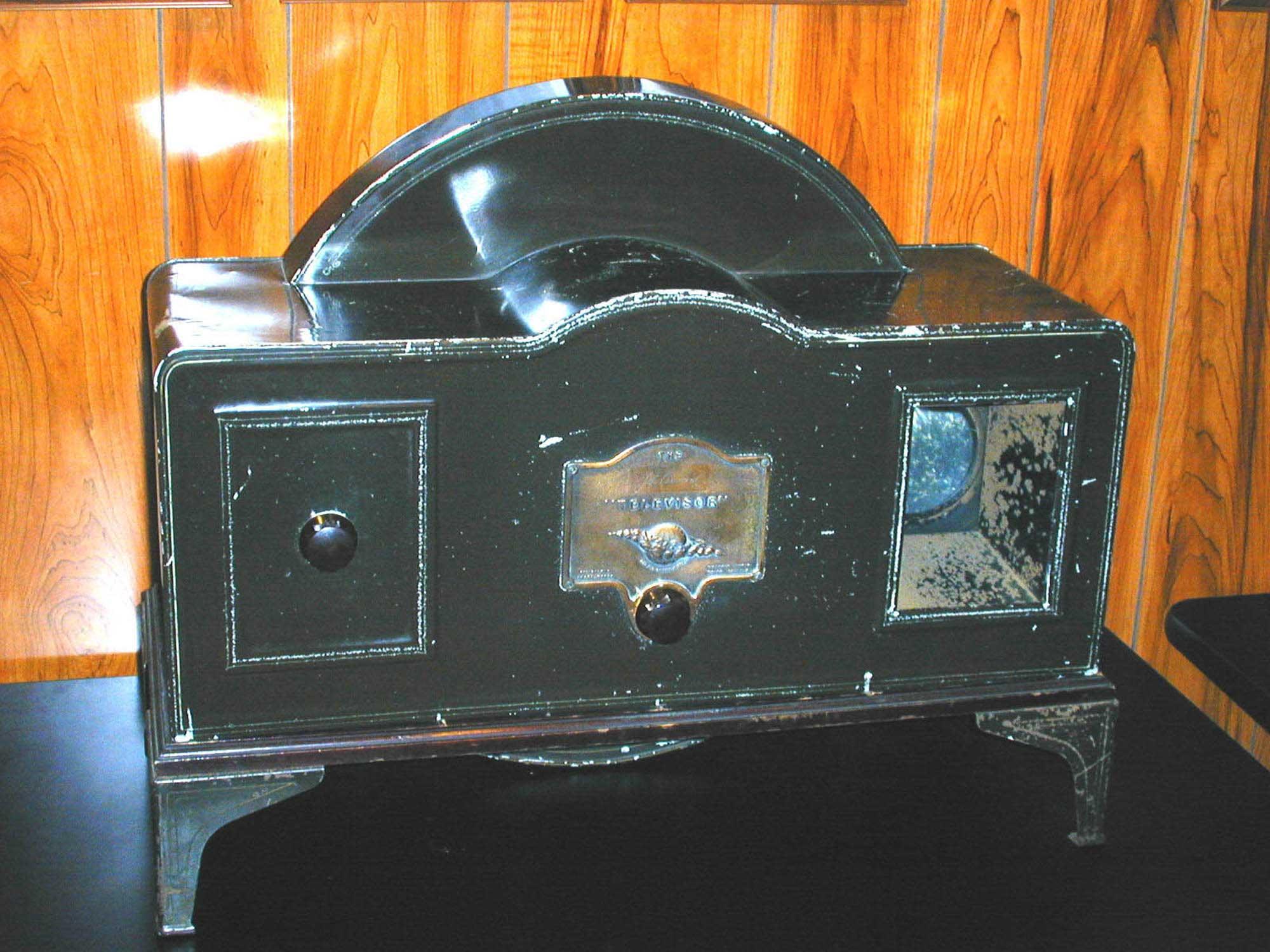 1929年的贝尔德televisor机械电视,当年售价29英镑,相当于一只煤气炉