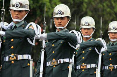 电视剧里的日本军官为什么都戴着白手套?