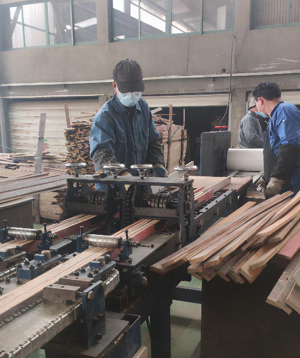 剖析建筑废木料加工成复合木方帝盾机械如何变废为宝