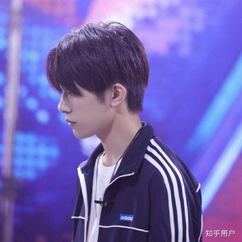 扁头男生应该剪什么发型