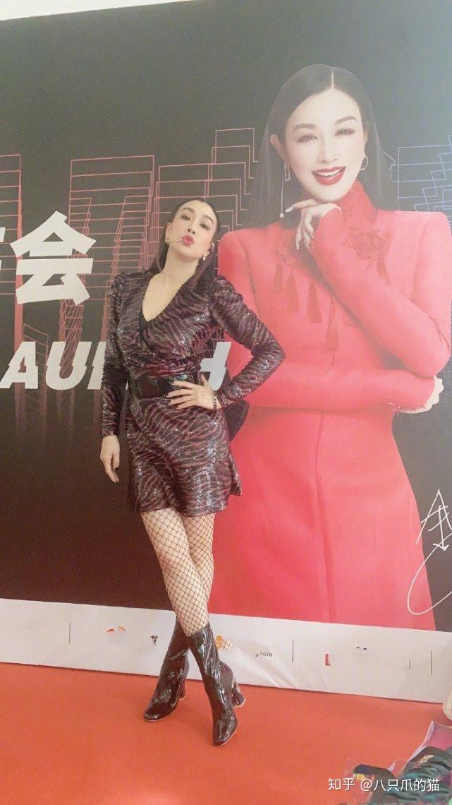 钟丽缇美人不迟暮50岁还能玩转女团风这个仨娃妈真够火辣