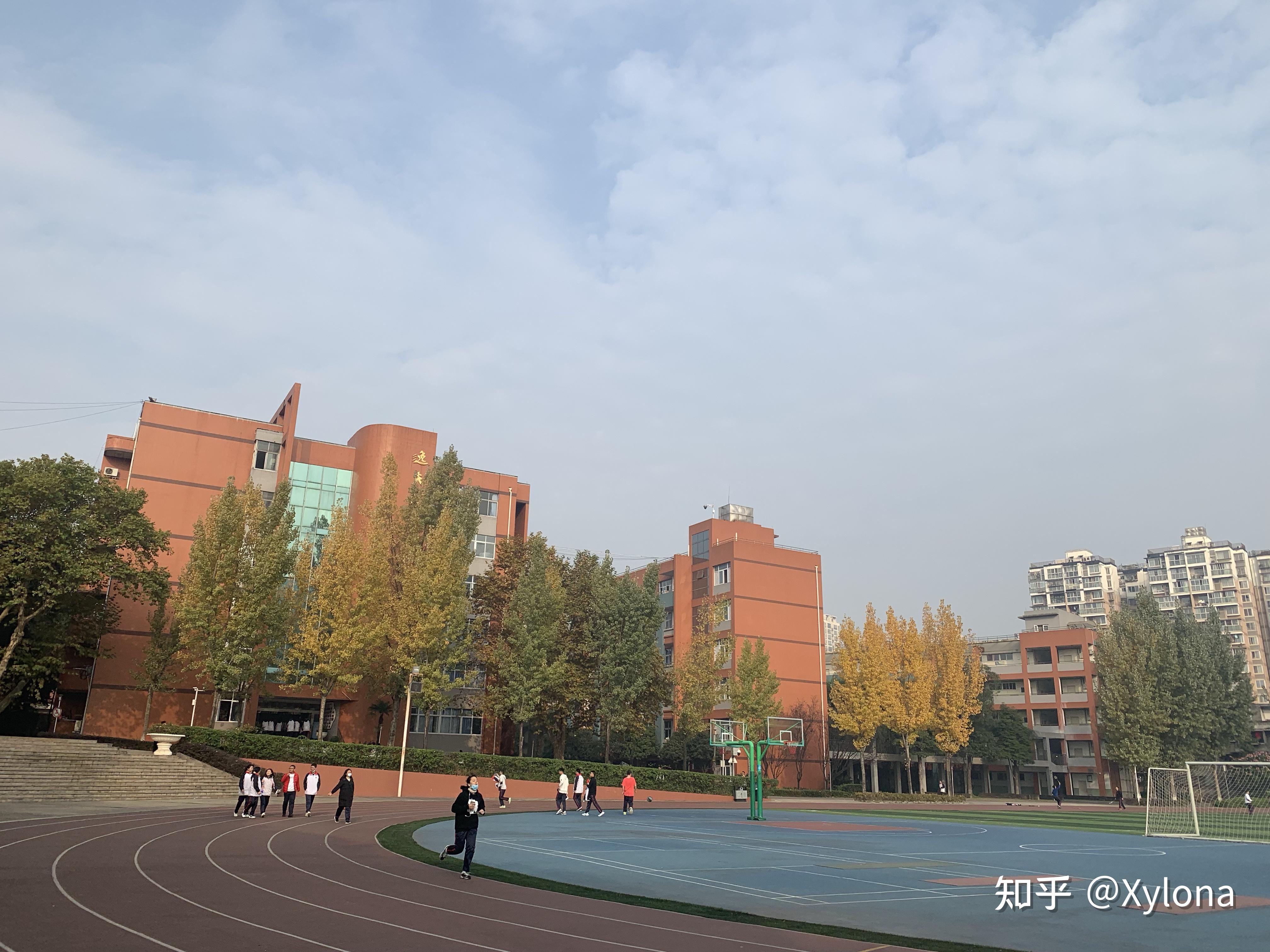 管理比较严格,所以川师附中外国语学校升学率高达96%成都川师附中实验