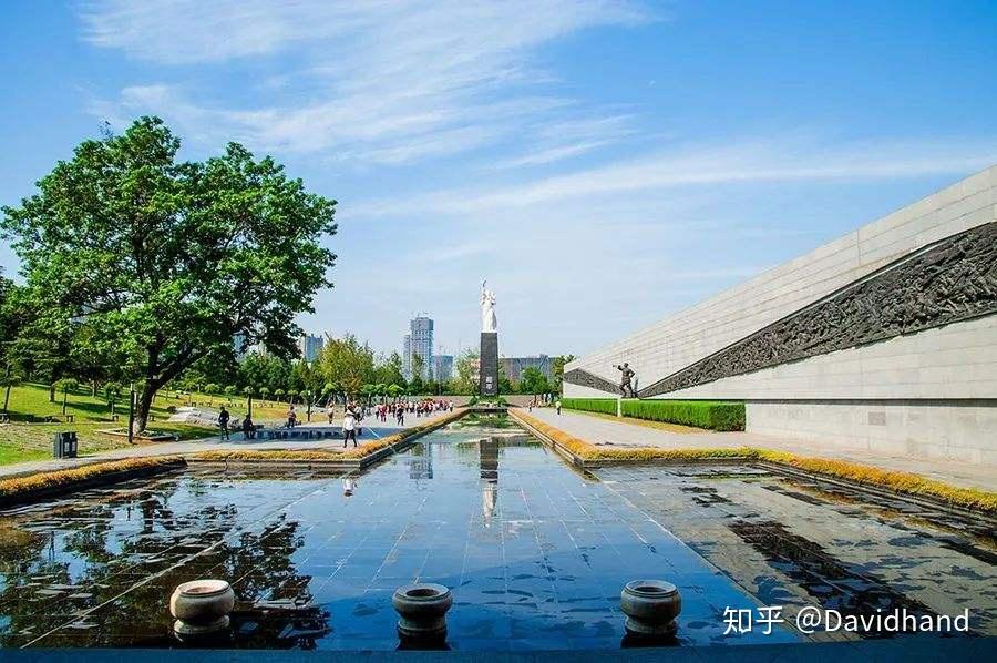 具有值得纪念和学习的人物与事件,都将在纪念性广场中一一体现出来