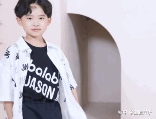 易烊千玺的弟弟登上儿童杂志封面 知乎