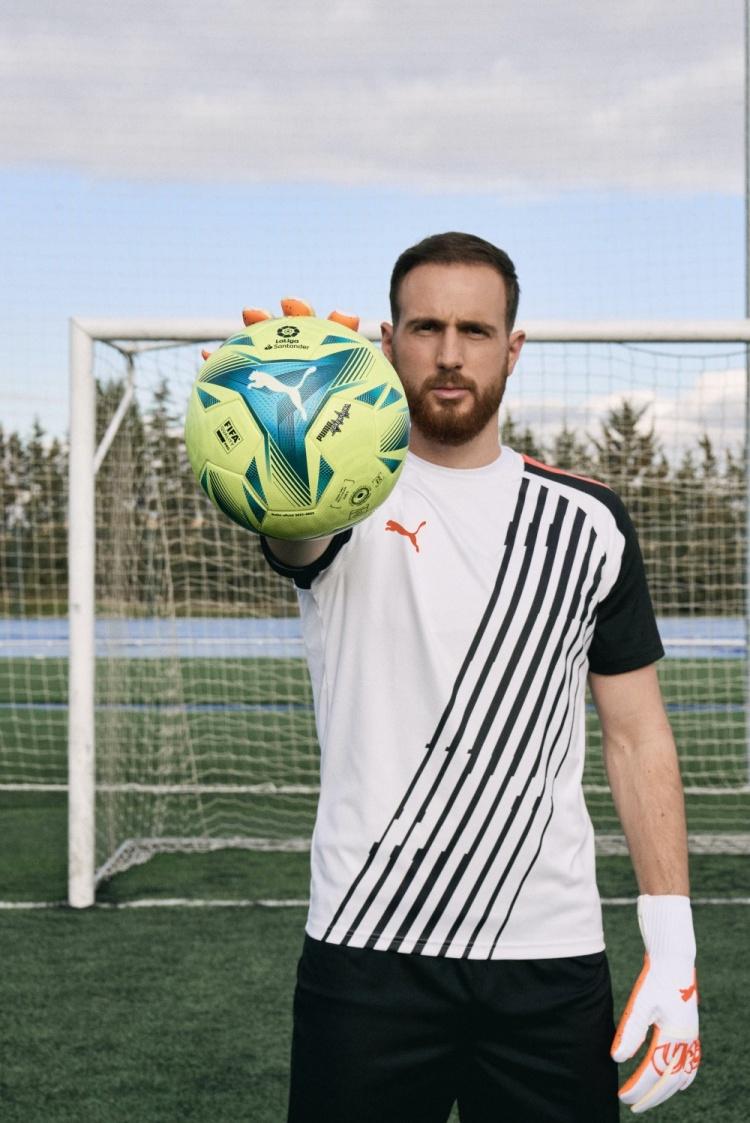 值得一提的是,苏亚雷斯,奥布拉克等彪马旗下合作球员共同出演了