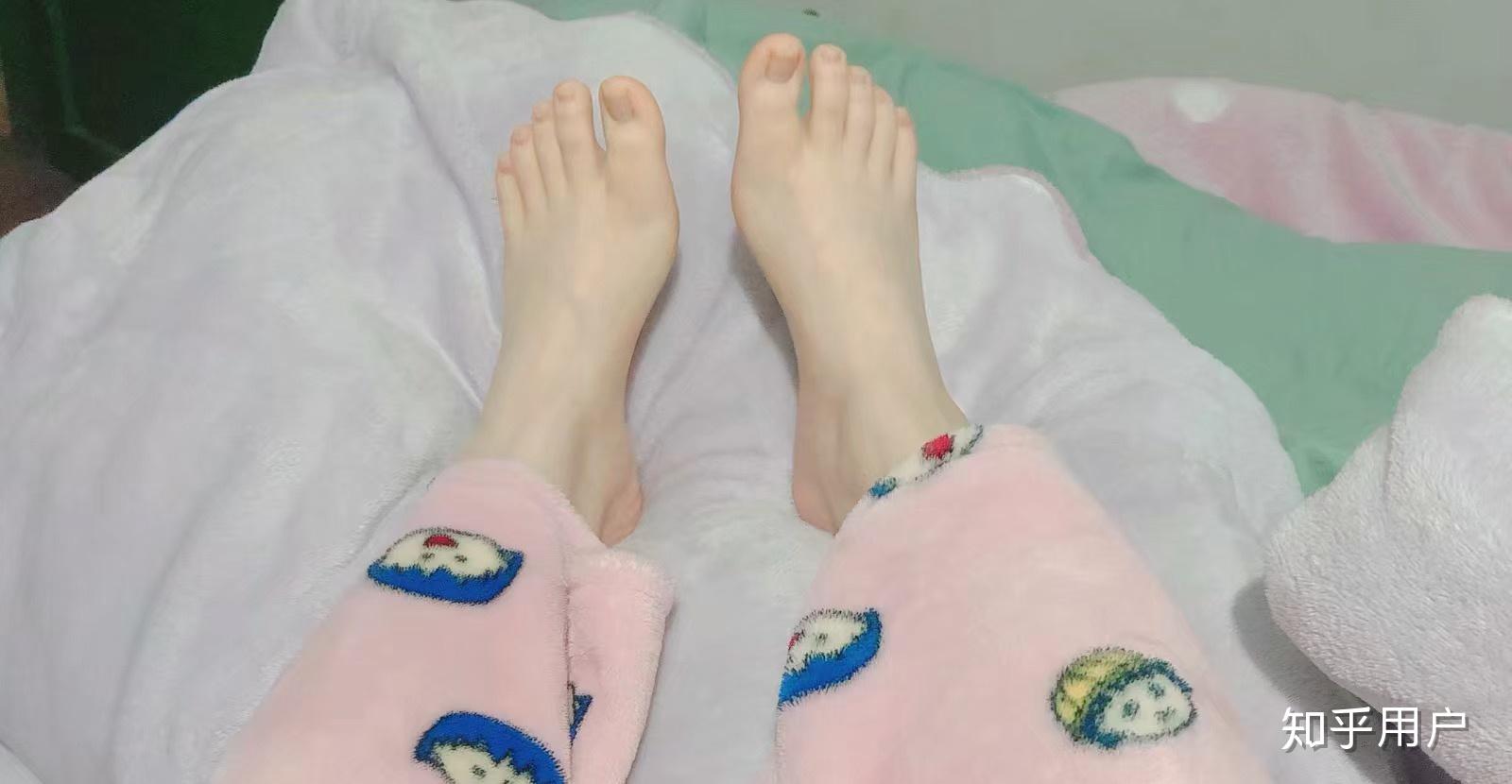 女生脚白是怎么样的体验?