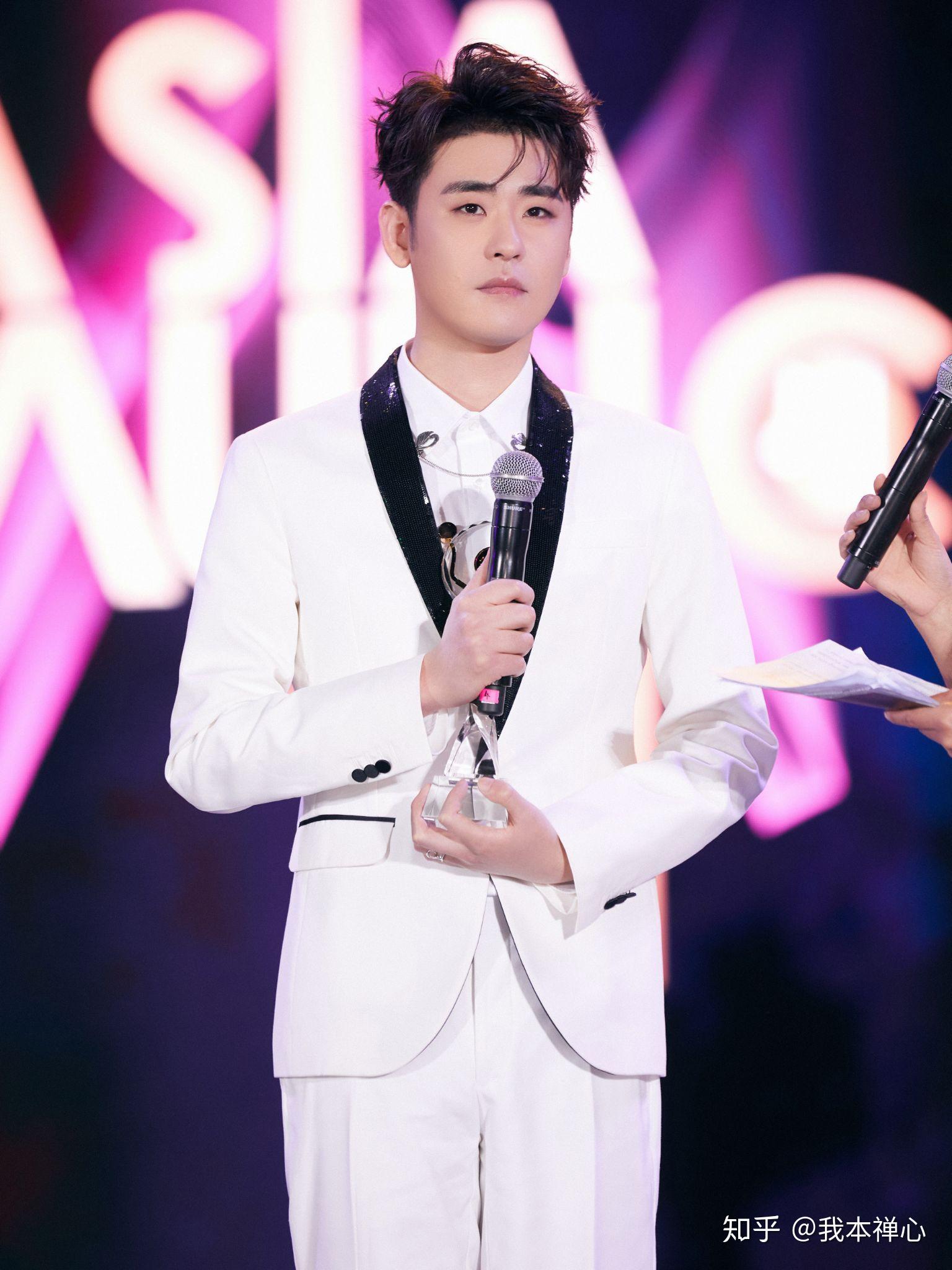 张云雷的时髦青年造型怎么样?