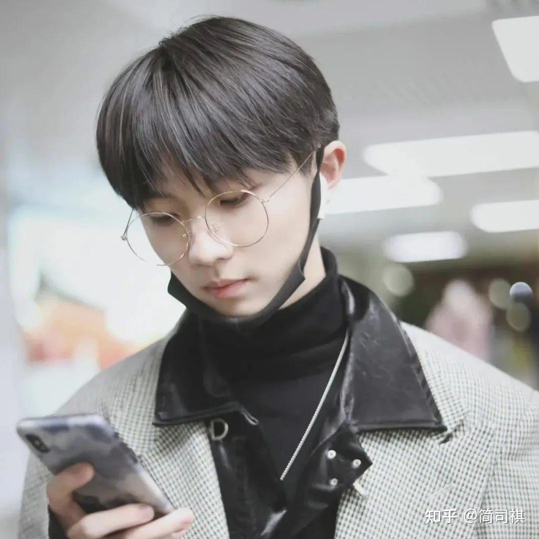 等林曦上了楼,马嘉祺温和的脸色瞬间垮了下来,冷眼看着苏宁,苏宁不禁