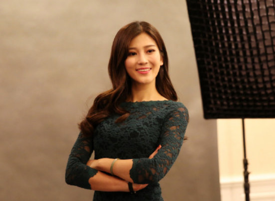 心疼!前lpl主持人漠寒上热搜:遭丈夫张培萌多次家暴