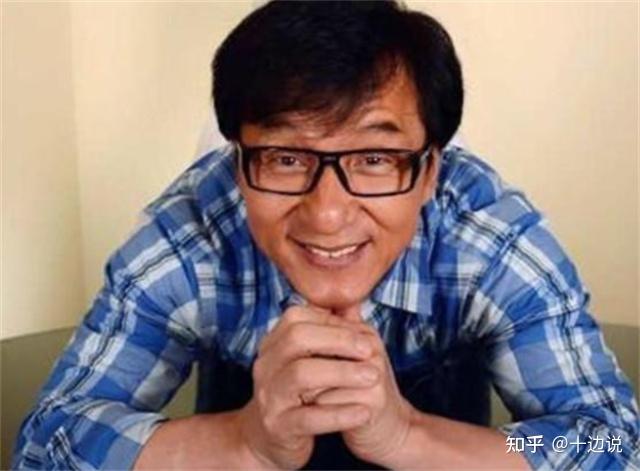 早在2004年,成龙就举行了特别的仪式把儿子的名字改为了房祖名,引得